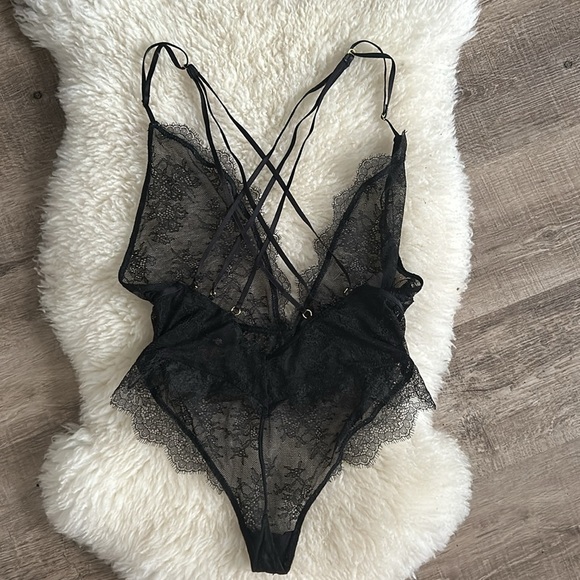 Victoria’s Secret lace strap you back lace teddy bodysuit size M - Picture 6 of 9